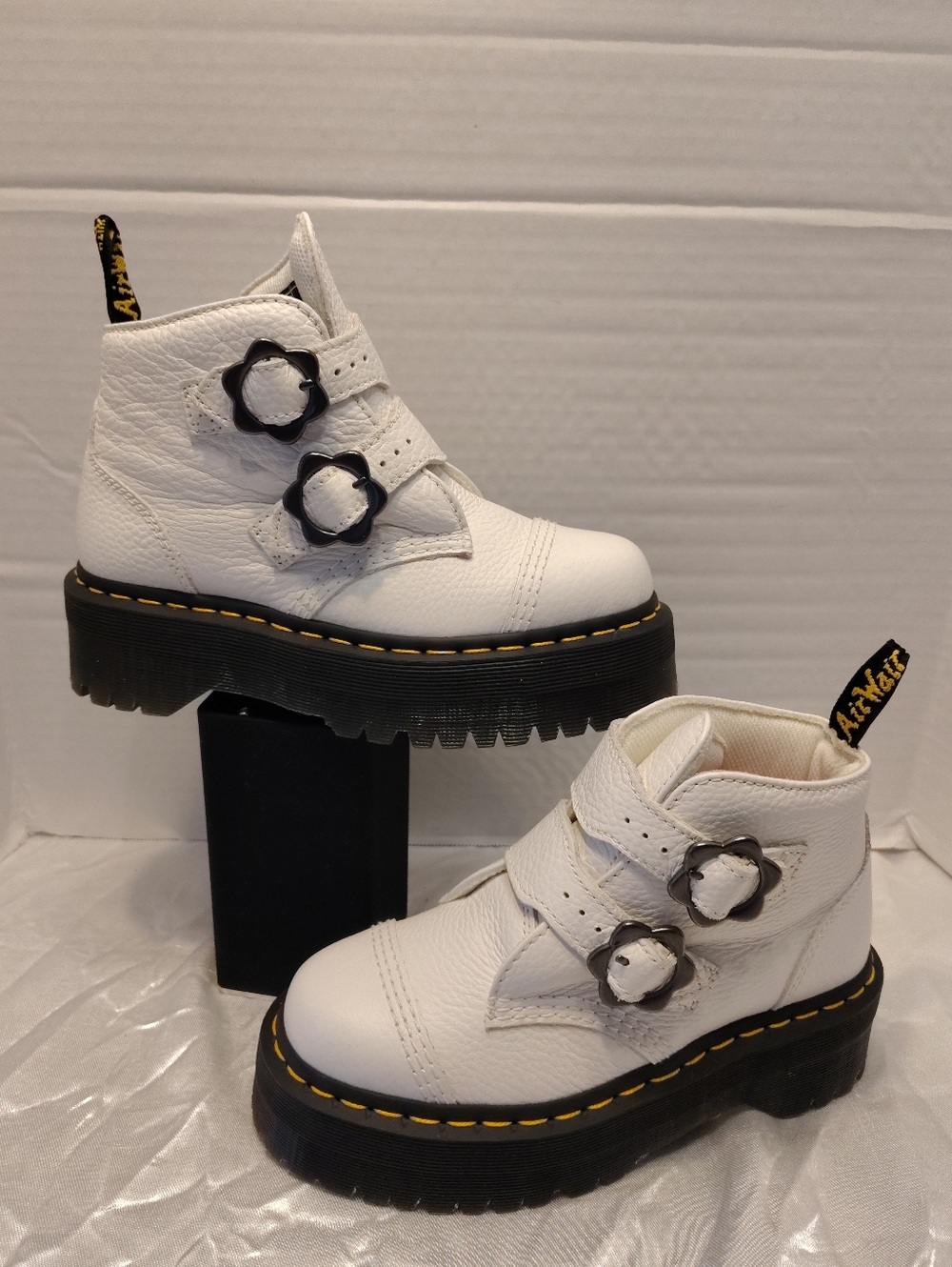 Dr. Martens Devone Flower Platform Women Boots.  # 6 US Size ( NEW )